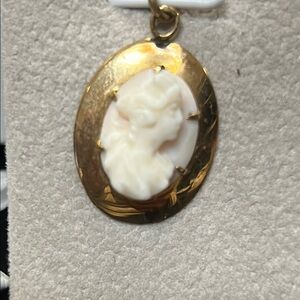 188042 10k yellow gold Cameo Pendant **price firm